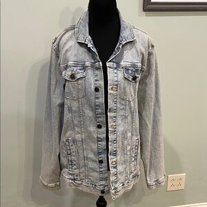Stylish Light Blue Denim Trucker’s Jacket